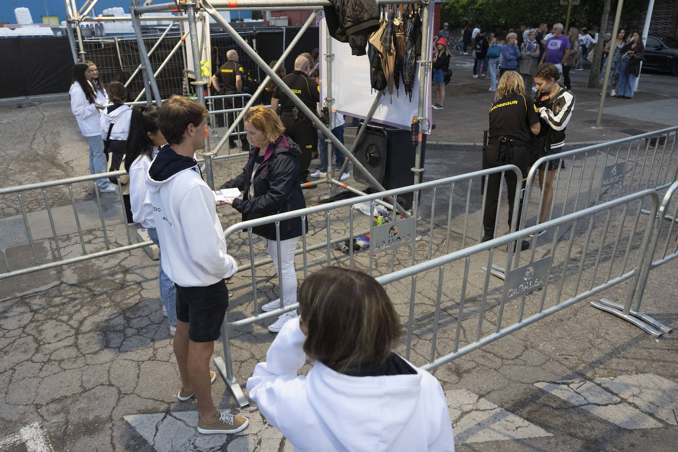 Cerca de ocho mil personas asistieron en La Lechera a los conciertos del sábado, la tercera jornada del festival Vive la Feria.