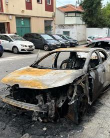 Imagen secundaria 2 - Arden seis coches de madrugada en Santander