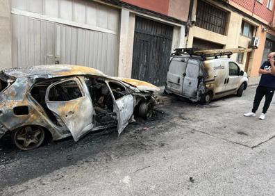 Imagen secundaria 1 - Arden seis coches de madrugada en Santander