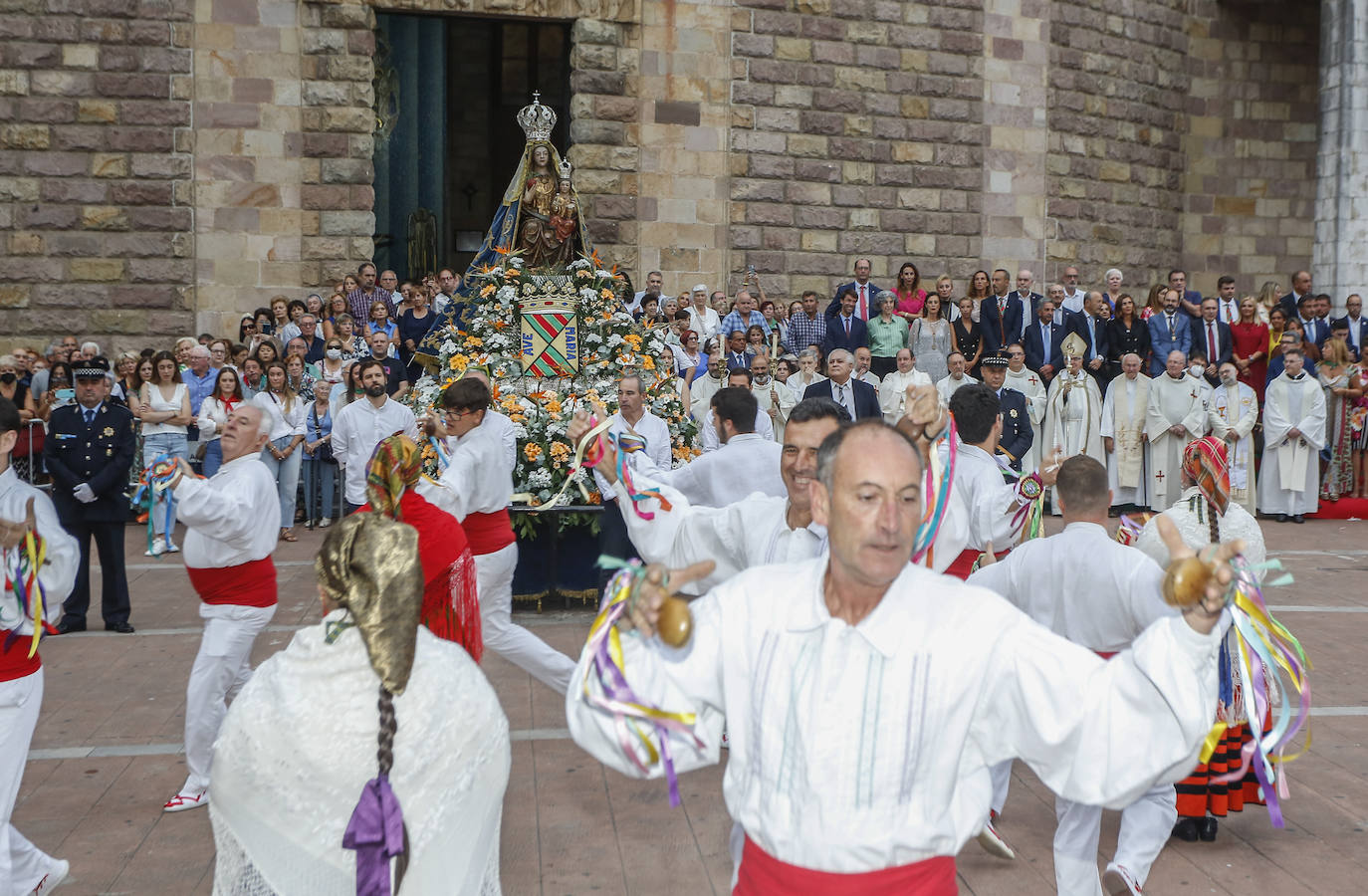 Fotos: Miles de personas siguieron la procesión de la Virgen Grande