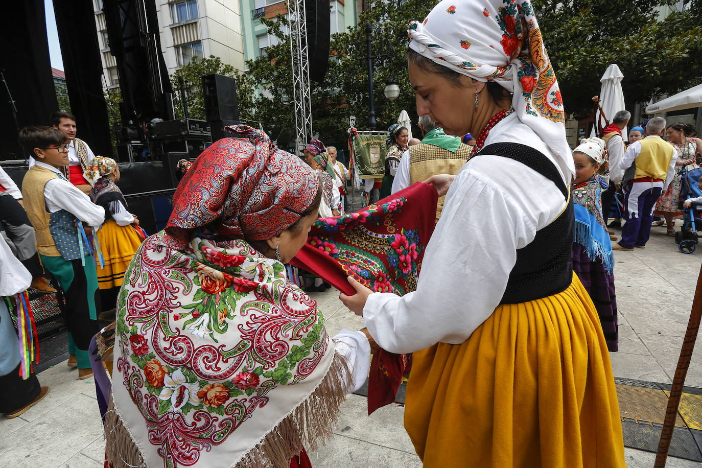 Fotos: El folclore reina en el día grande de las fiestas