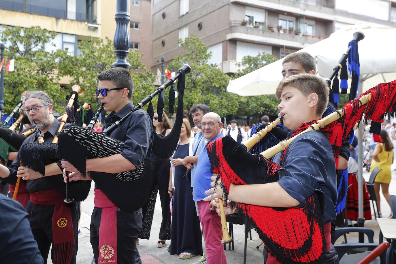 Fotos: El folclore reina en el día grande de las fiestas