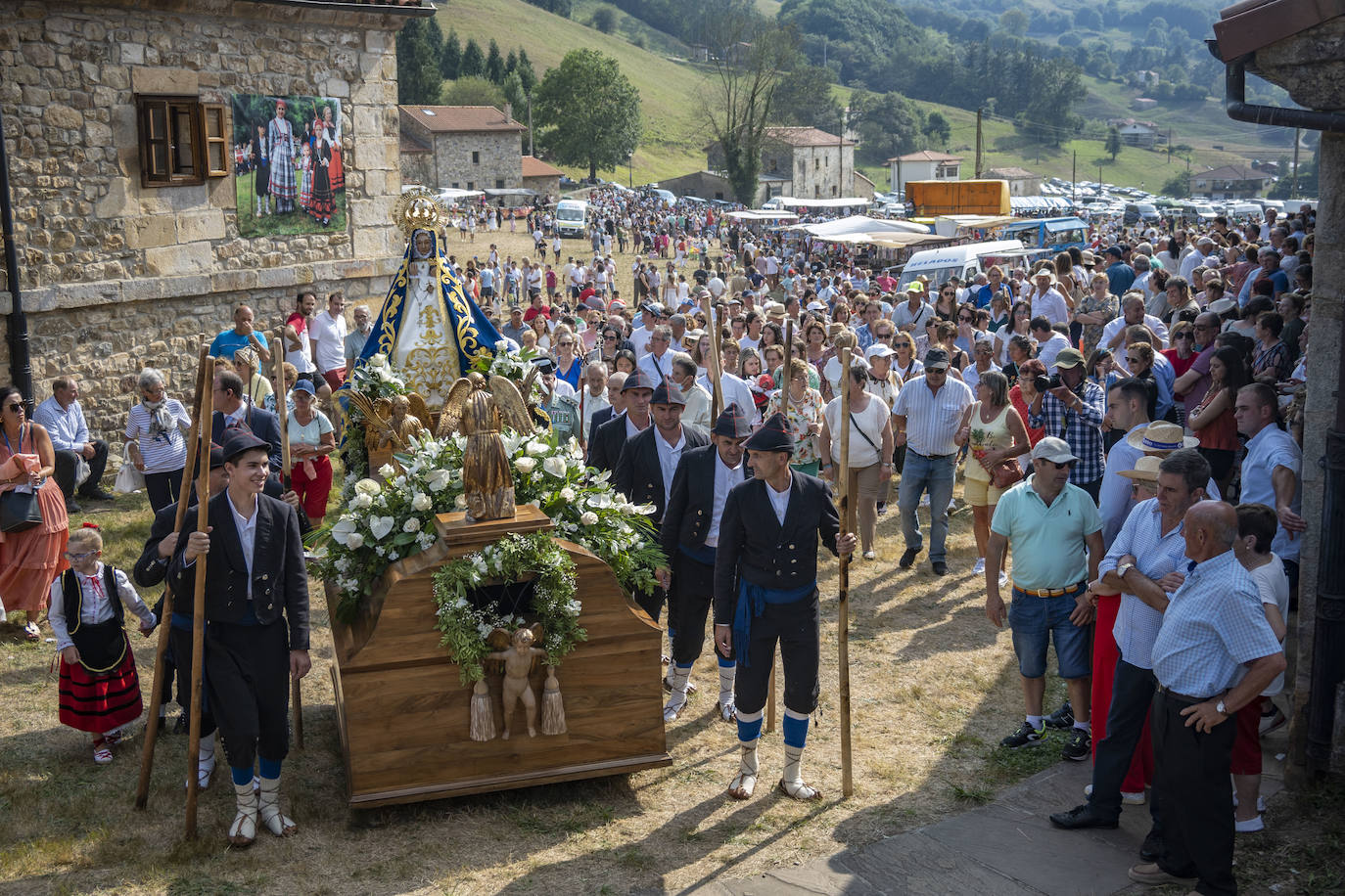 Fotos: Los pasiegos honran a la Virgen de Valvanuz