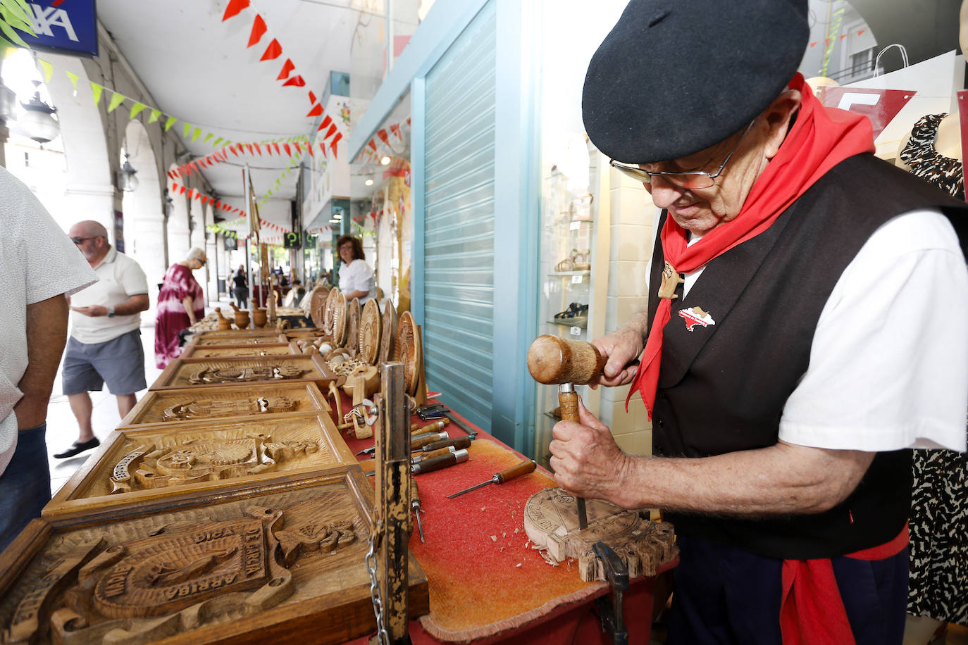 Fotos: La Feria de Artesanos conquista la Plaza Mayor