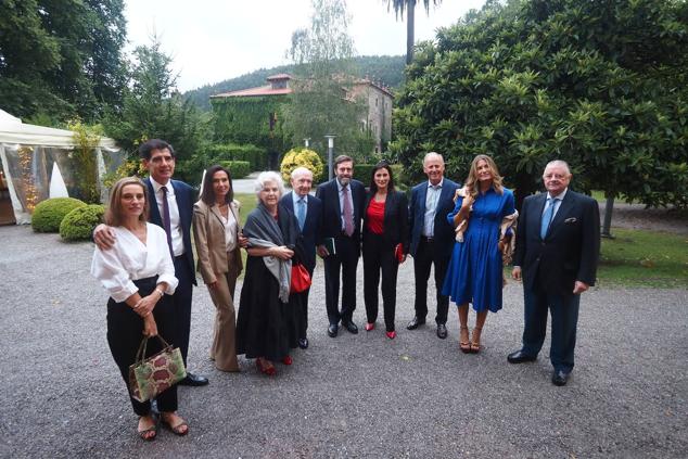 Estibaliz Corchete, Francisco Piñal, Teresa Álvarez, Michèle Barbe, Manolo Huerta, Guillermo de la Dehesa, Gema Igual, Vicente Aciturri, Anne Sophie de la Dehesa y Félix Gallego.