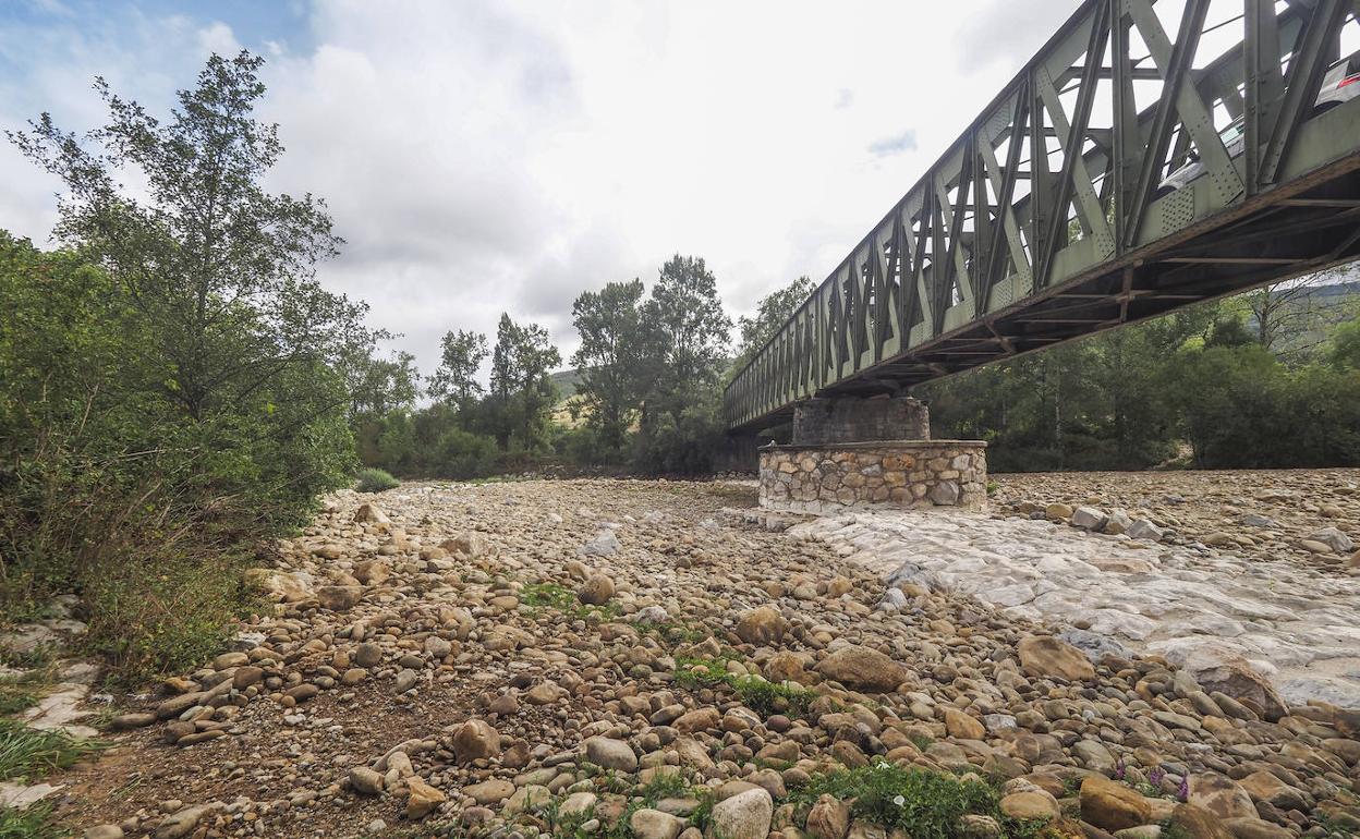 El río Pas a su paso entre Ontaneda y Puente Viesgo.