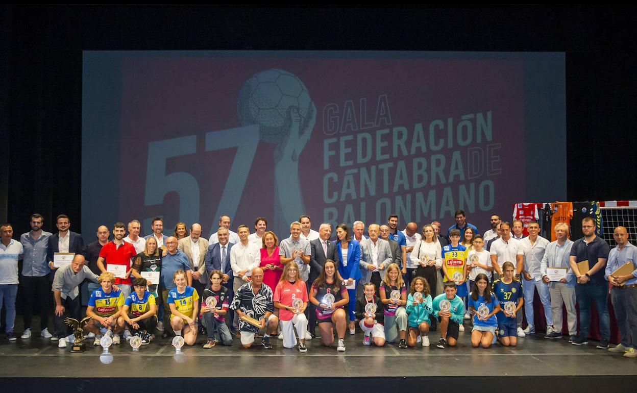 El balonmano se viste de gala