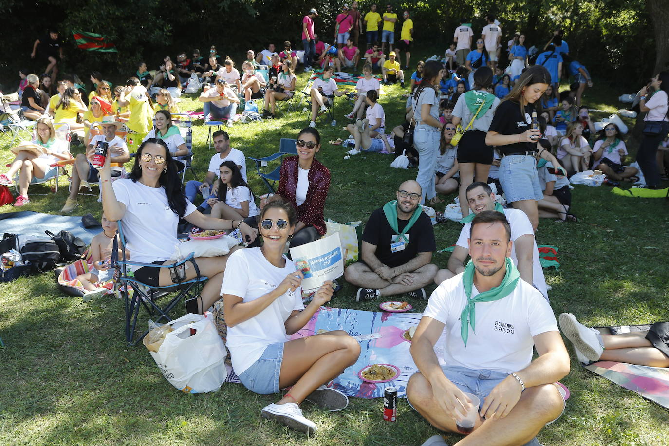 Fotos: El Día de las Peñas lleva la fiesta al Parque de Miravalles