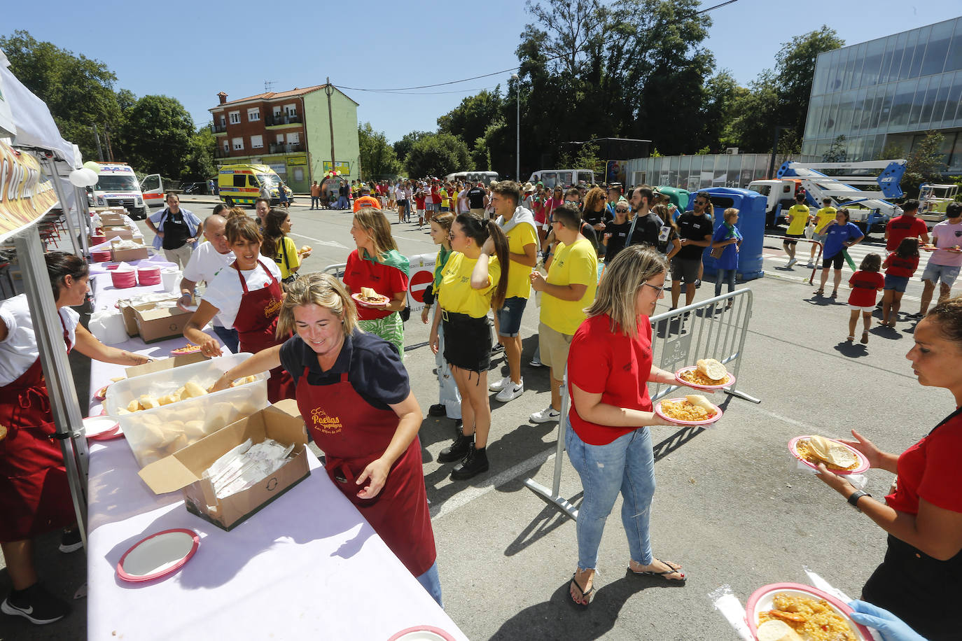 Fotos: El Día de las Peñas lleva la fiesta al Parque de Miravalles