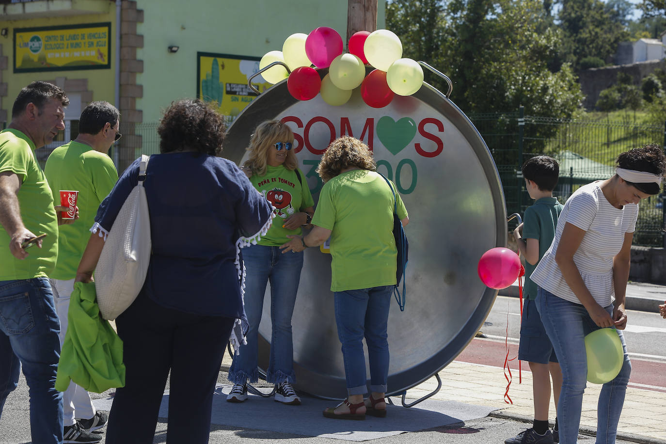 Fotos: El Día de las Peñas lleva la fiesta al Parque de Miravalles