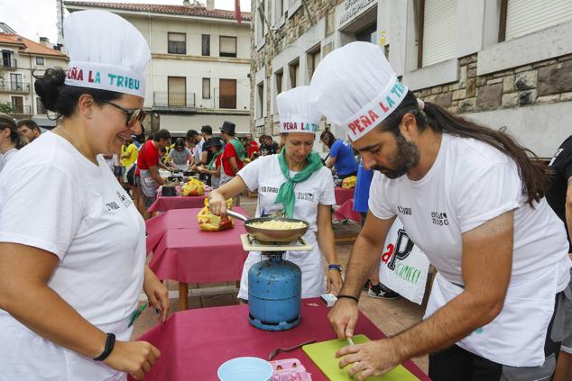 Los torrelaveguenses se echaron a la calle para la competición de las tortillas