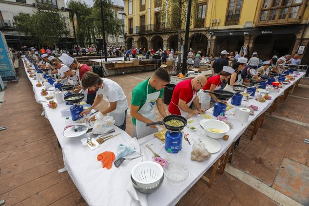 Los torrelaveguenses se echaron a la calle para la competición de las tortillas