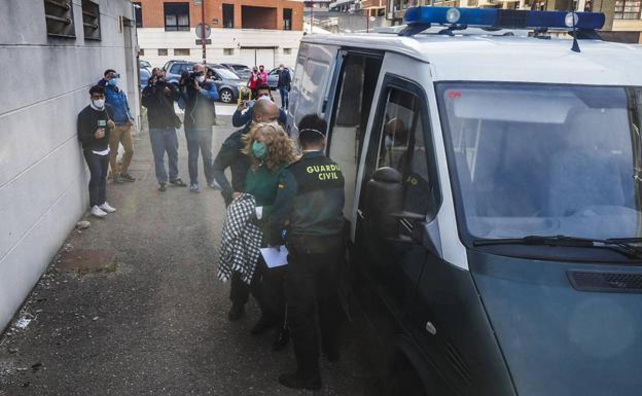 La acusada, Carmen Merino, momentos antes de comparecer en el Juzgado. 