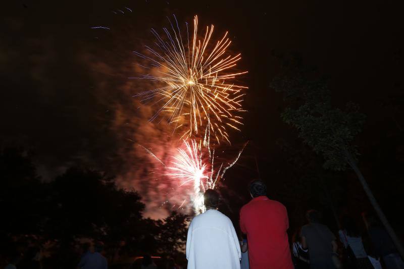 Fotos: Fuegos artificiales en Torrelavega