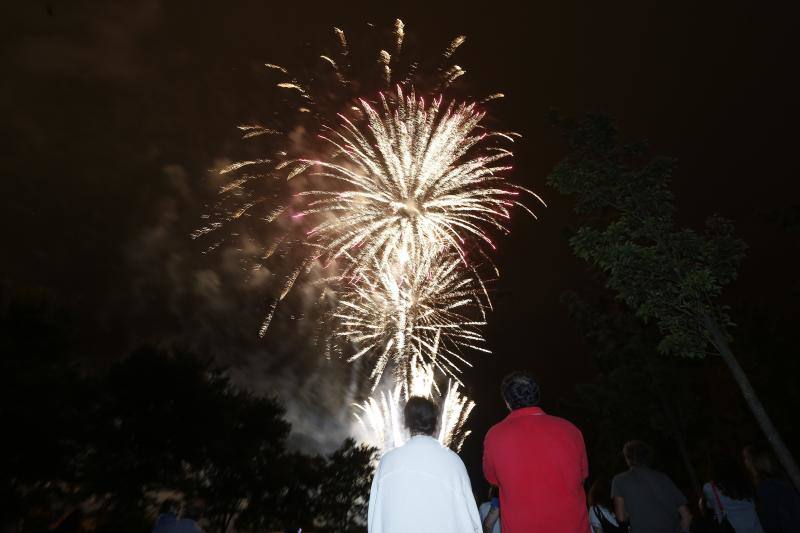 Fotos: Fuegos artificiales en Torrelavega