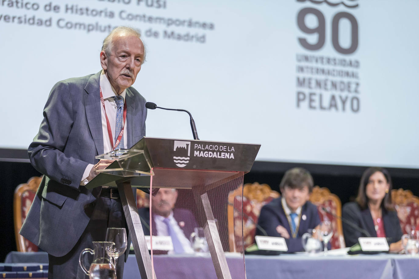 Juan Pablo Fusi, catedrático de Historia Contemporánea de la Universidad Complutense de Madrid, ha enunciado la lección magistral 'Reflexiones sobre la España contemporánea. Mirando hacia atrás sin ira'