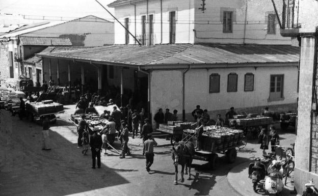 Foto antigua de la Cofradía de Pescadores de Santoña.