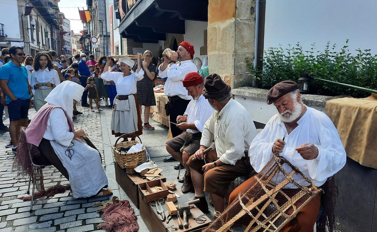 Los hidalgos laredanos del siglo XVI revivirán este domingo en un desfile de época