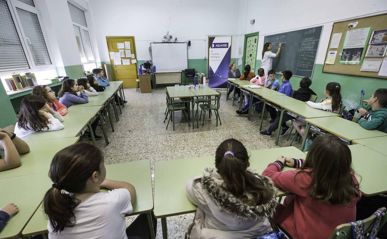 Educación se lía con la lista de profesores interinos a una semana de su incorporación