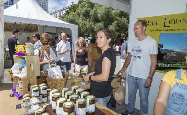 Mercado de productos cántabros, en la Plaza de Pombo.