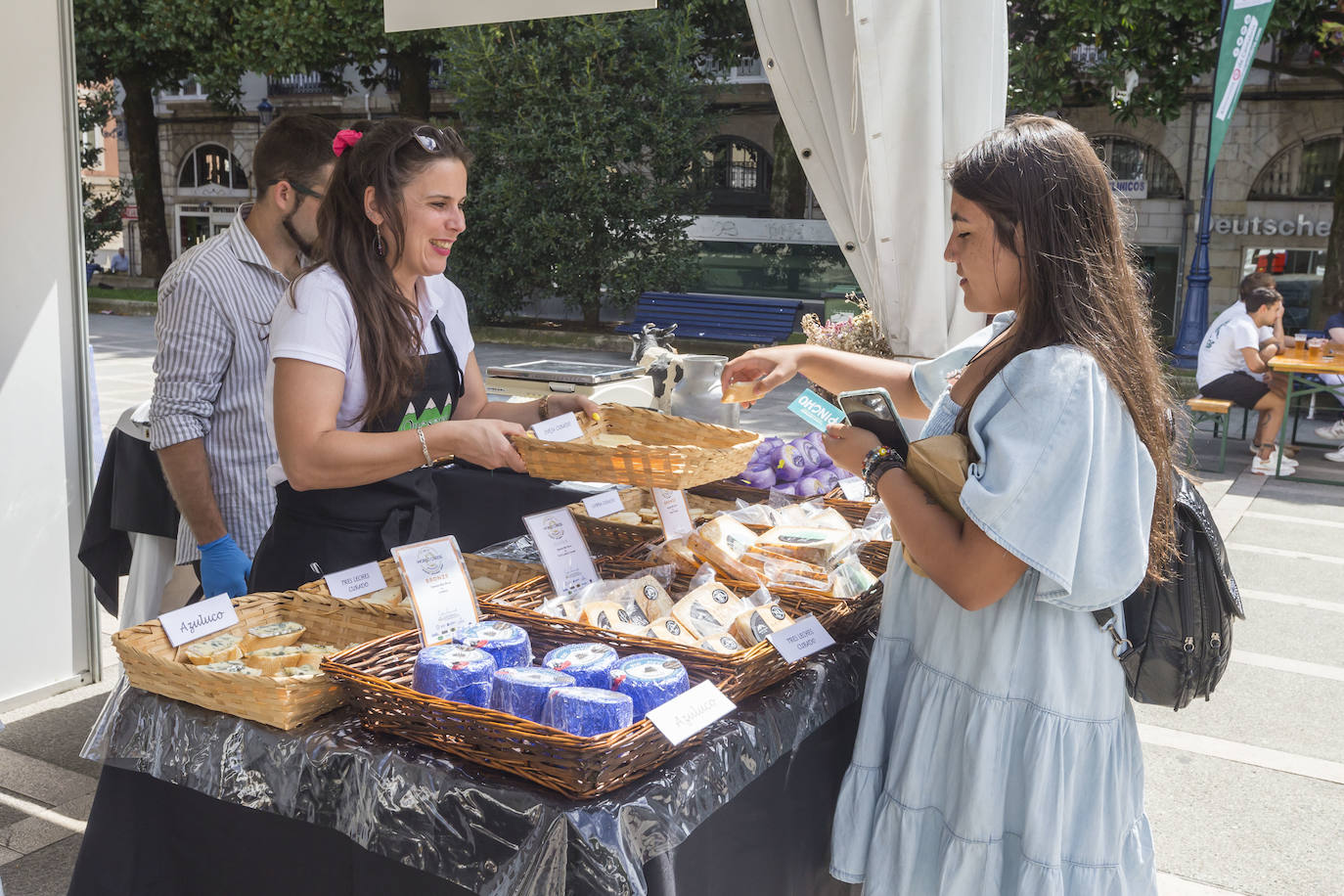 I Festival de Productores de Cantabria en la plaza de Pombo