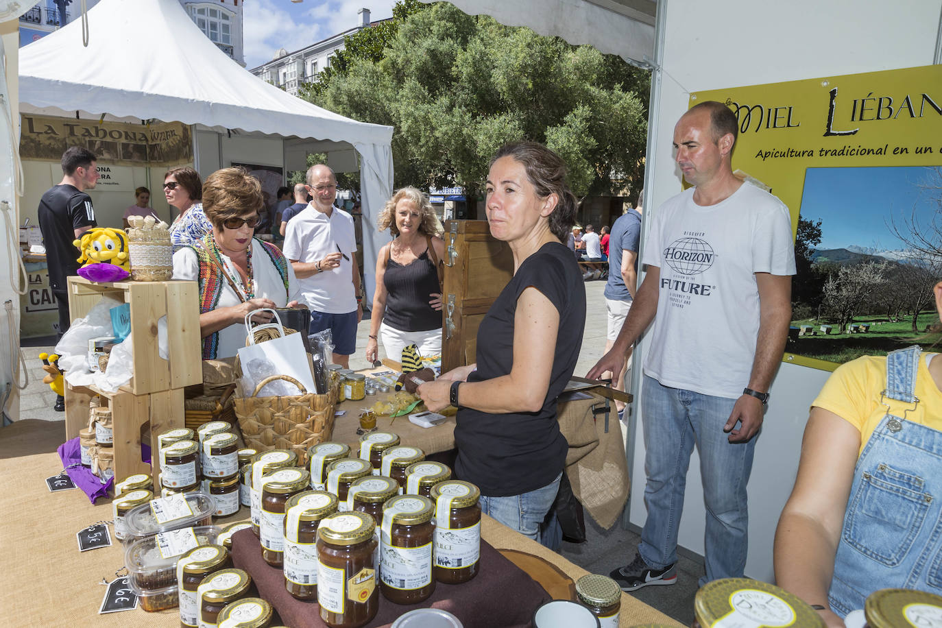 I Festival de Productores de Cantabria en la plaza de Pombo