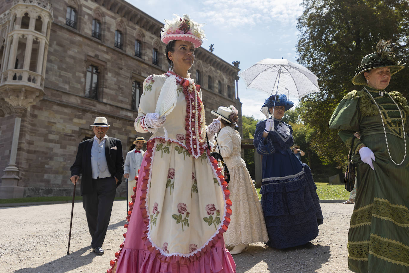 La localidad cántabra acoge este fin de semana un mercado colonial, pasacalles teatralizados, conciertos de música cubana en directo, talleres de bailes, conferencias y el sorteo de un viaje