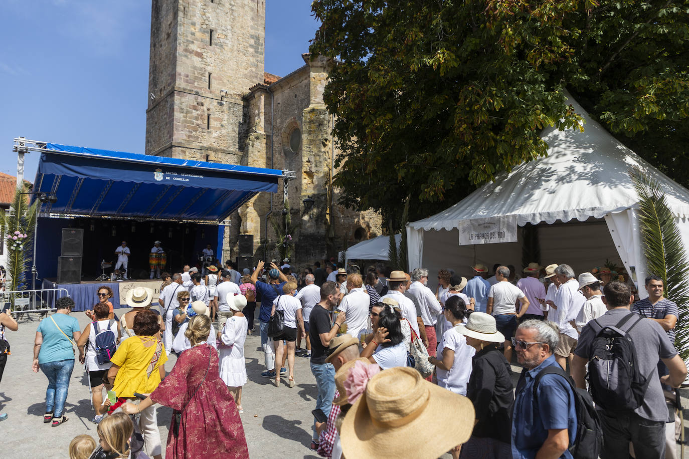 La localidad cántabra acoge este fin de semana un mercado colonial, pasacalles teatralizados, conciertos de música cubana en directo, talleres de bailes, conferencias y el sorteo de un viaje