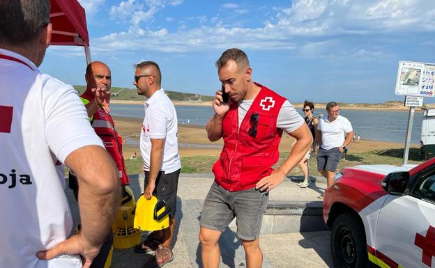 Imagen principal - Puesto de Mando instalado en la playa para continuar este domingo con el operativo de búsqueda.