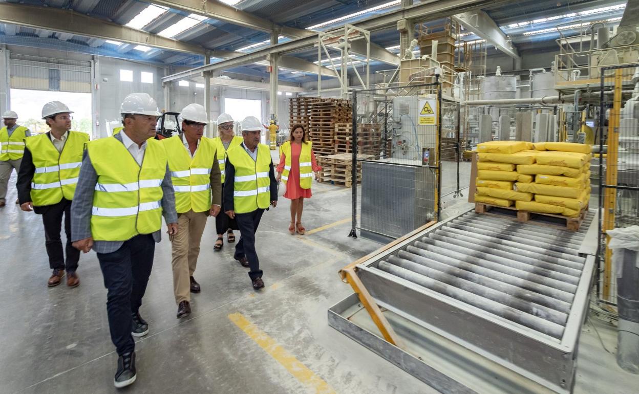 Visita a las instalaciones de Julio Cabrero y Cía ubicadas en el Puerto de Requejada. 