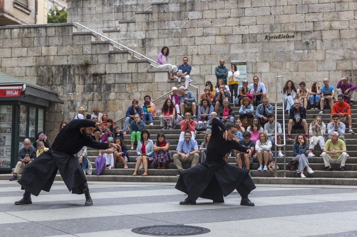 Uno de los espectáculos del ciclo de danza contemporánea que se llevó a cabo en la calle Lealtad. 