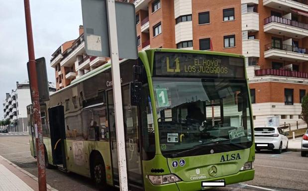 Un autobús del servicio de transporte urbano de Castro Urdiales 