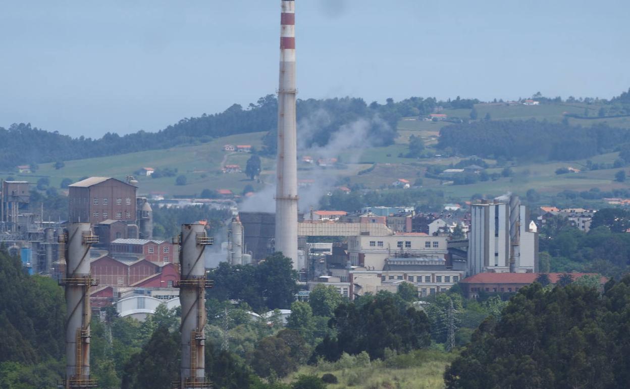 La factoría de Solvay, en Torrelavega, tiene detenida la cogeneración de gas, que supone un 20% de su producción. 