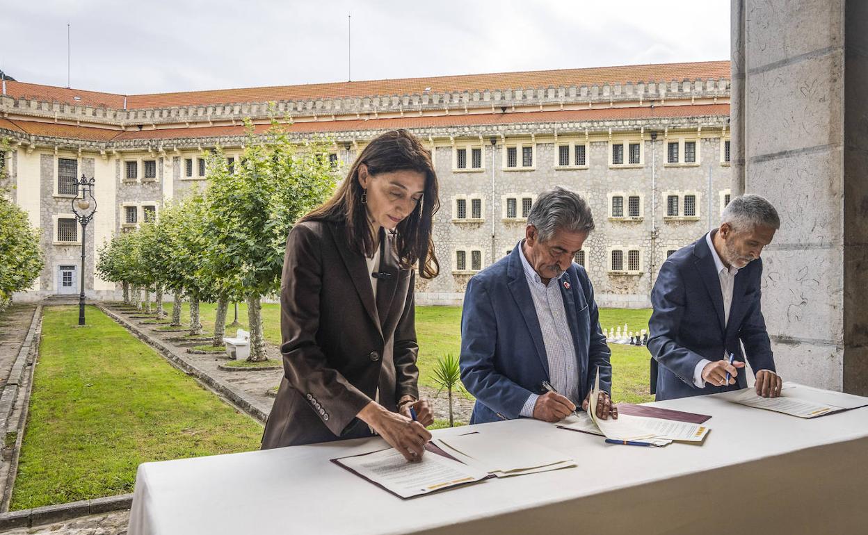 Pilar Llop, Miguel Ángel Revilla y Fernando Grande-Marlaska