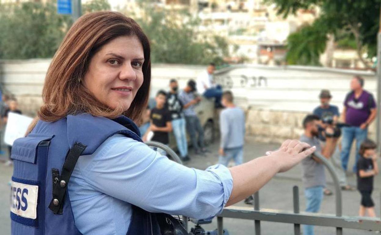 La periodista Shireen Abu Akleh, en una imagen en Jerusalén en junio del año pasado