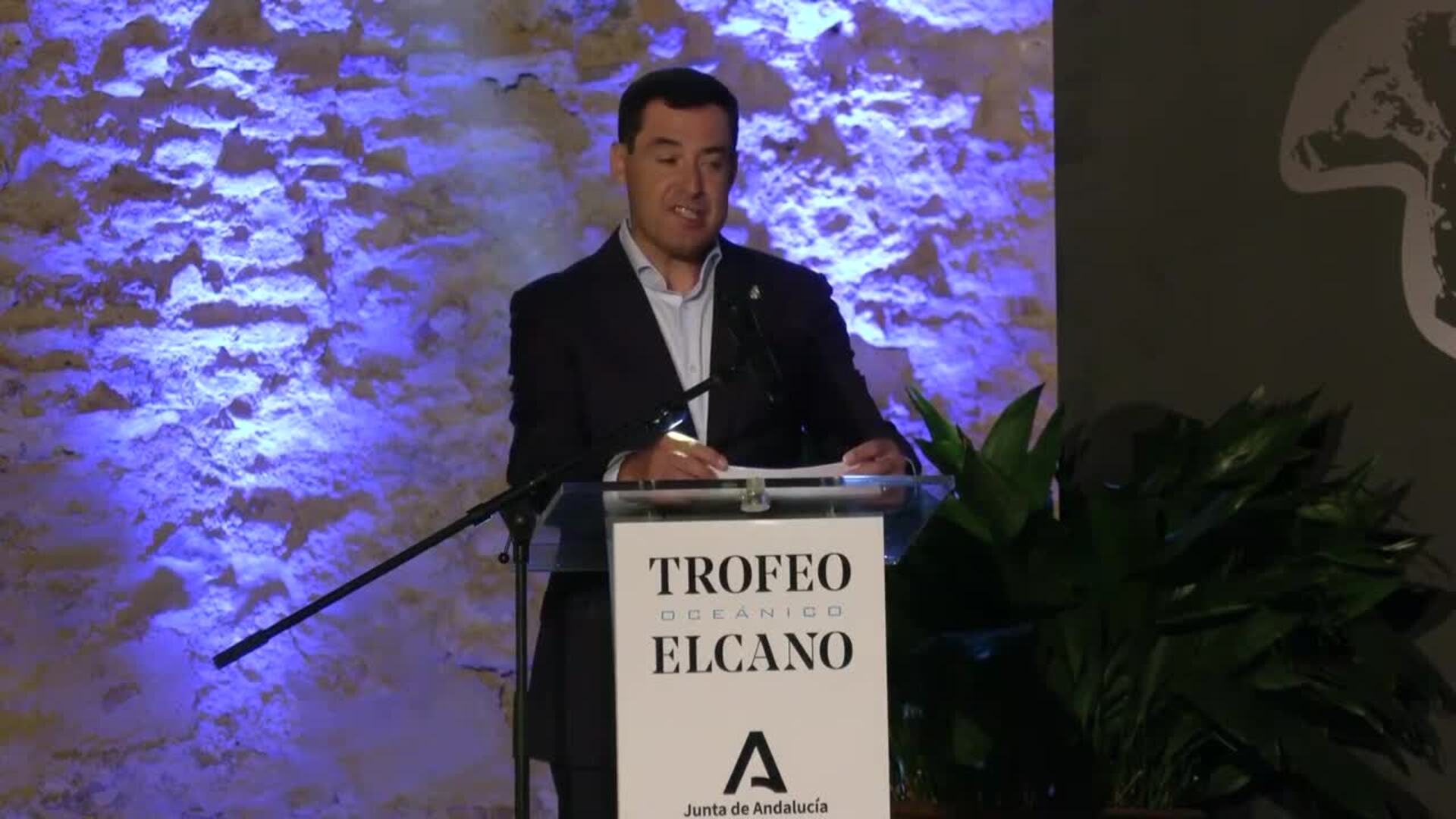 Moreno destaca que el Trofeo Oceánico Elcano "retoma el espíritu" de la circunnavegación