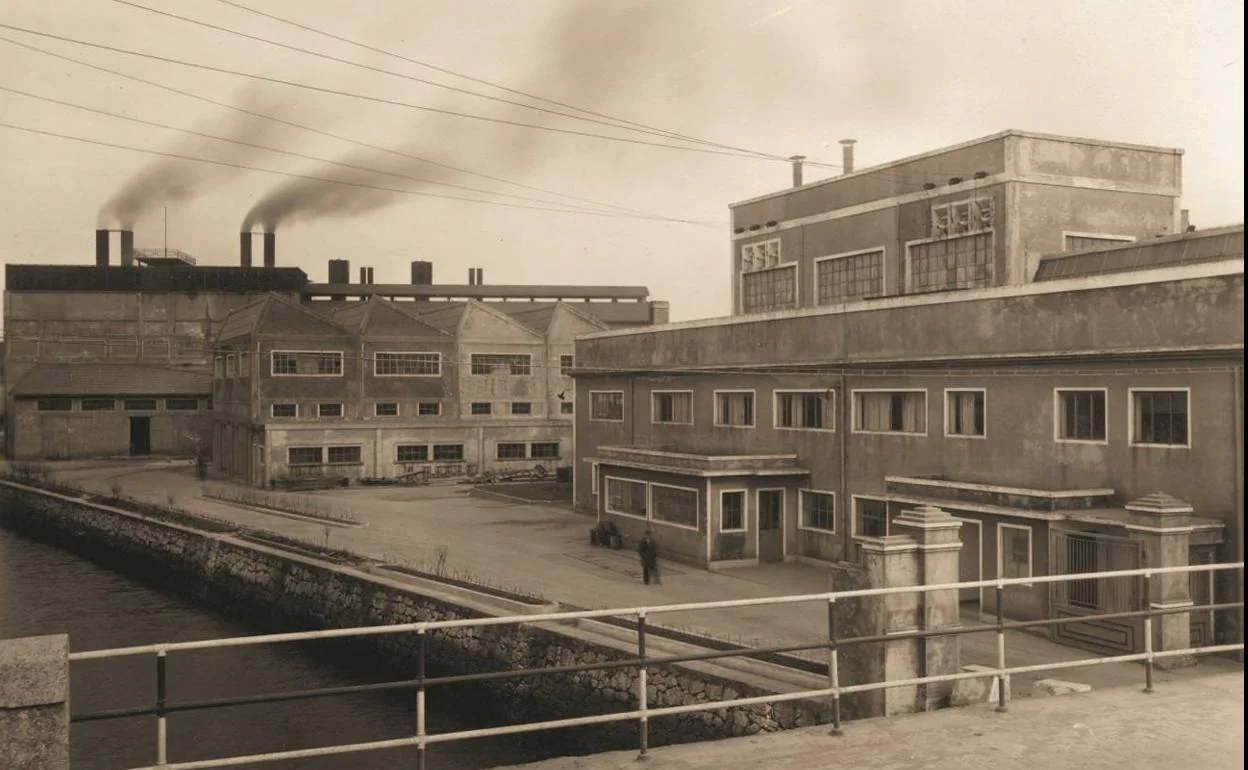 Fábrica de Fyesa, actual Ferroatlántica, en 1952. 