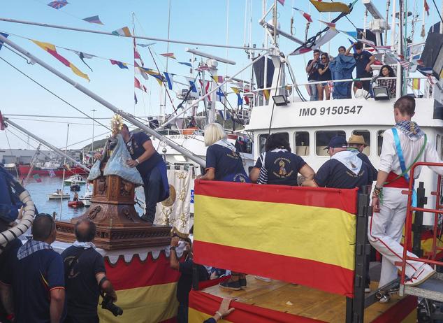 Santoñeses y visitantes participan con devoción en todos los actos festivos