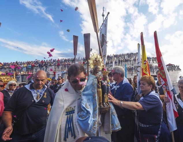 Santoñeses y visitantes participan con devoción en todos los actos festivos