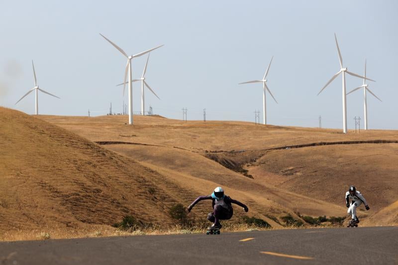 Los mejores patinadores del mundo se han dado cita este septiembre en Estados Unidos para celebrar el tradicional Maryhill Ratz Freeride. Un descenso que se lleva a cabo en el histórico Maryhill Loops Road, el primer suelo pavimentado del país norteamericano. El evento, que se celebra desde 2007, atrae a cientos de 'skaters', ciclistas y aficionados de todo el mundo