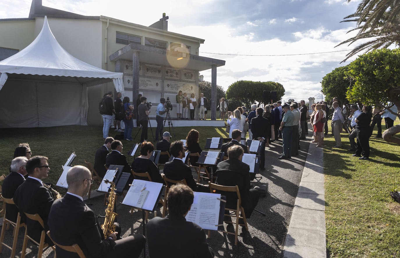 Fotos: Los restos de Mario Camus descansan en el Panteón de Ilustres de Ciriego