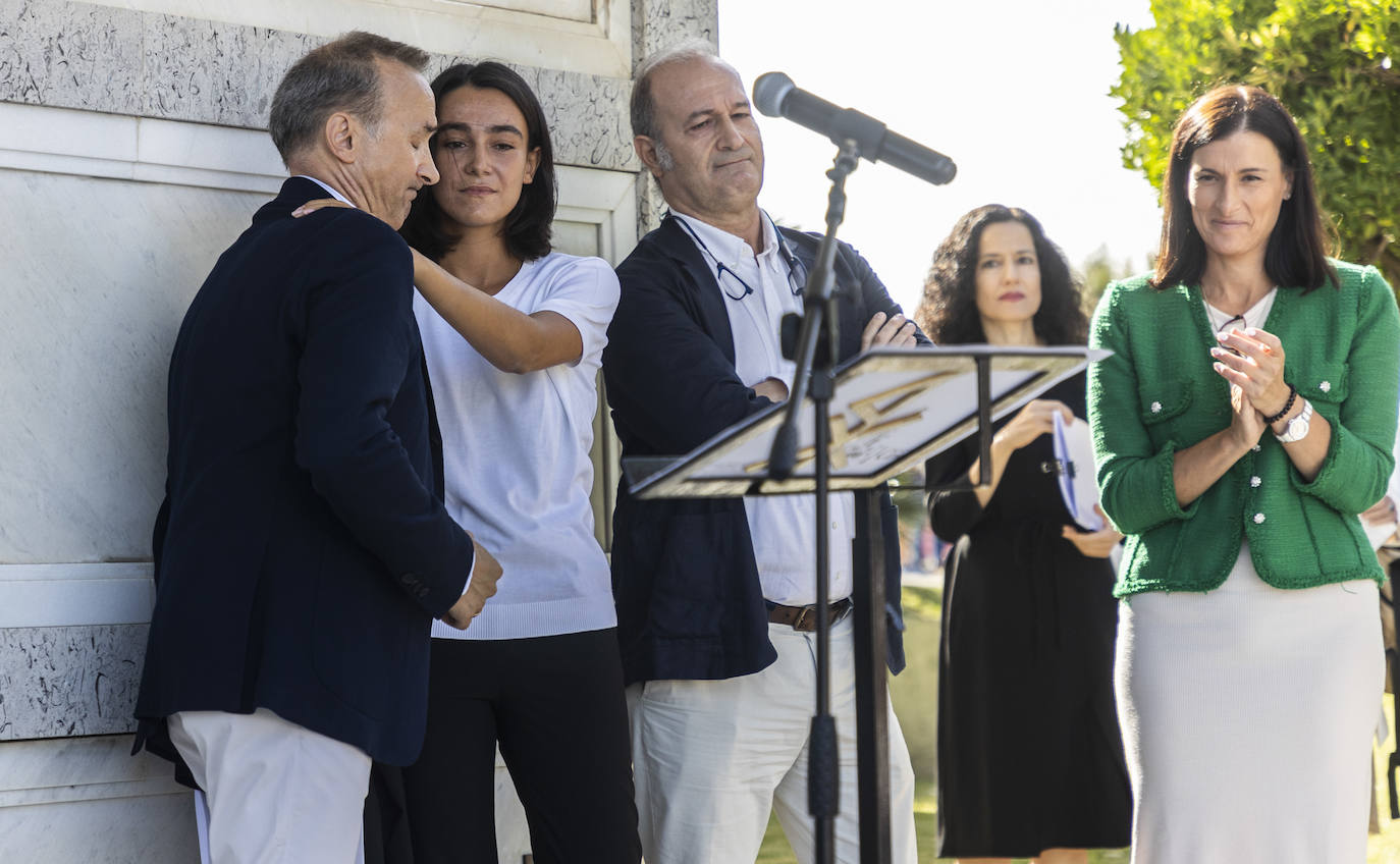 Fotos: Los restos de Mario Camus descansan en el Panteón de Ilustres de Ciriego