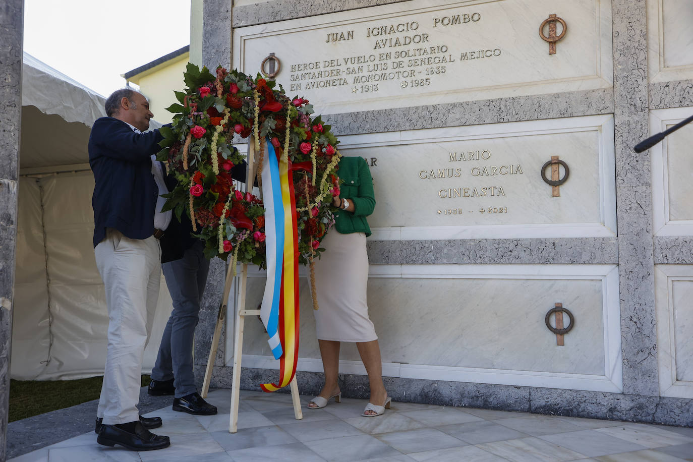 Fotos: Los restos de Mario Camus descansan en el Panteón de Ilustres de Ciriego