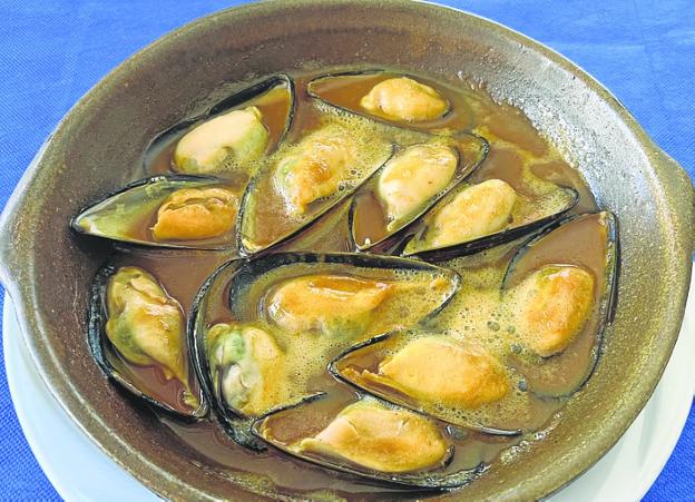 Mejillones en salsa. dm