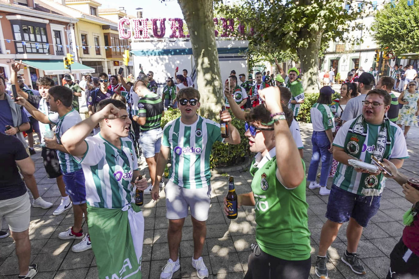 Fotos: Gran ambiente verdiblanco por las calles de Gijón