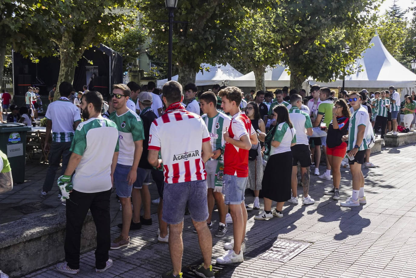 Fotos: Gran ambiente verdiblanco por las calles de Gijón