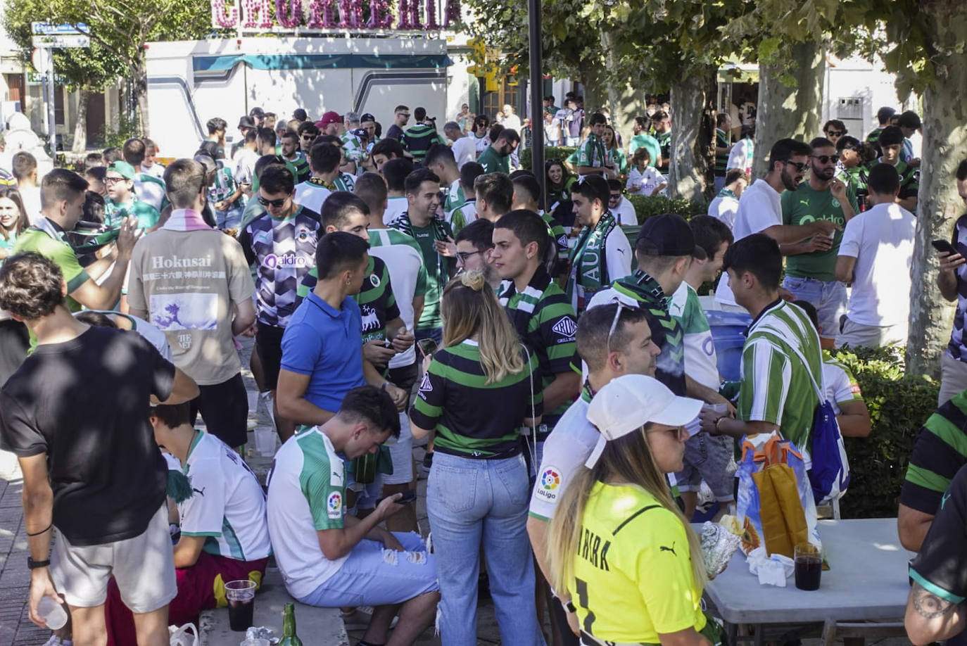 Fotos: Gran ambiente verdiblanco por las calles de Gijón