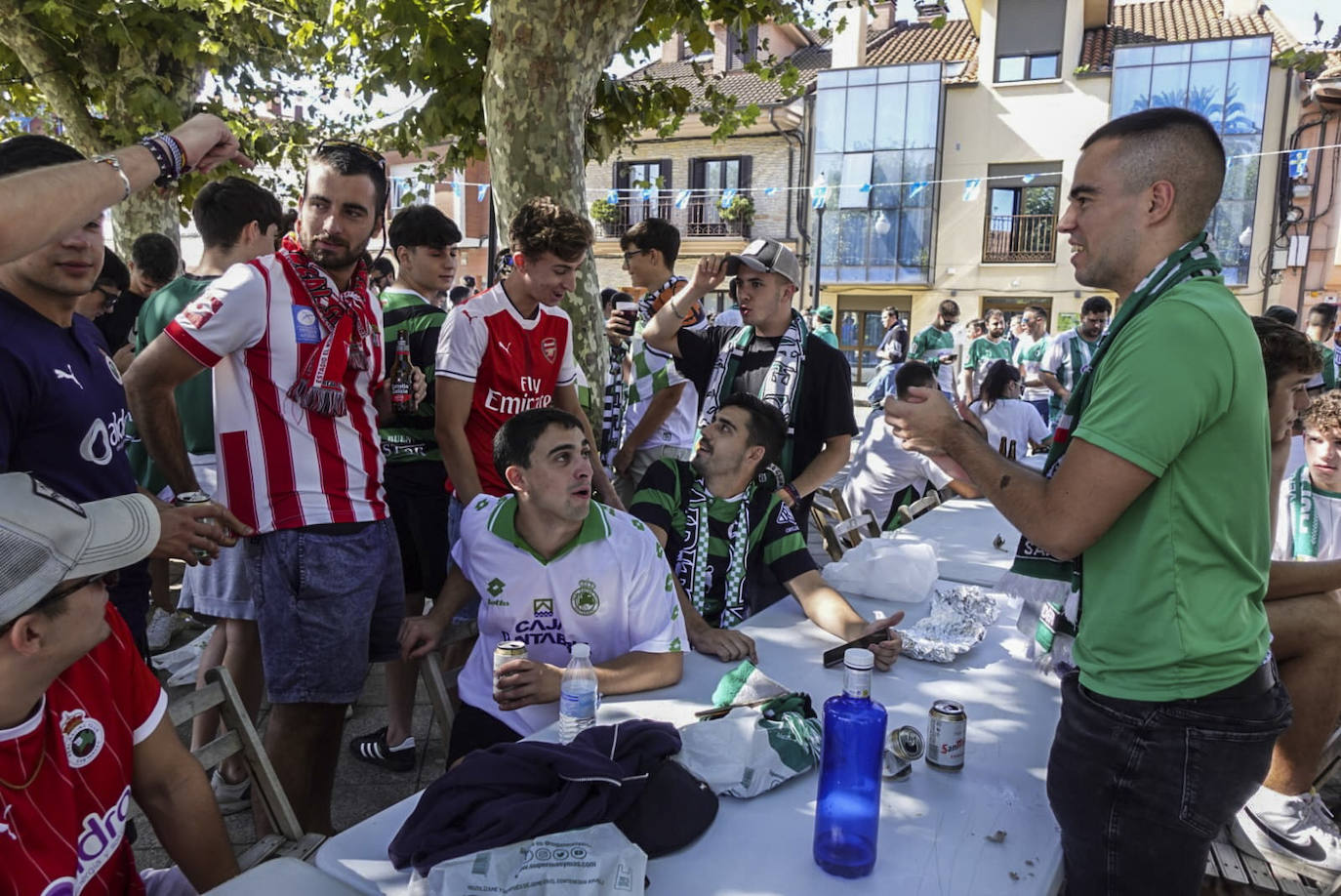 Fotos: Gran ambiente verdiblanco por las calles de Gijón