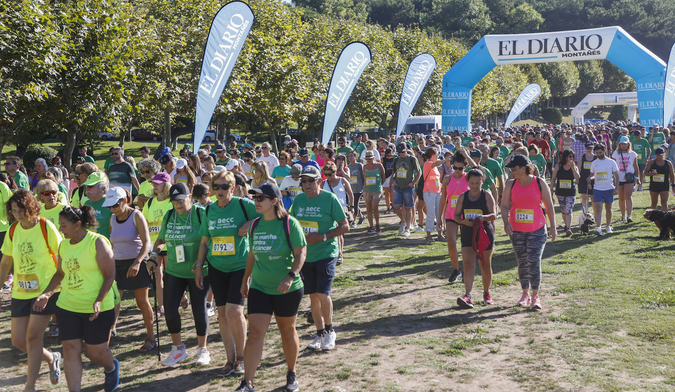 Fotos: Multitudinaria Marcha de las Cinco Playas en Santander