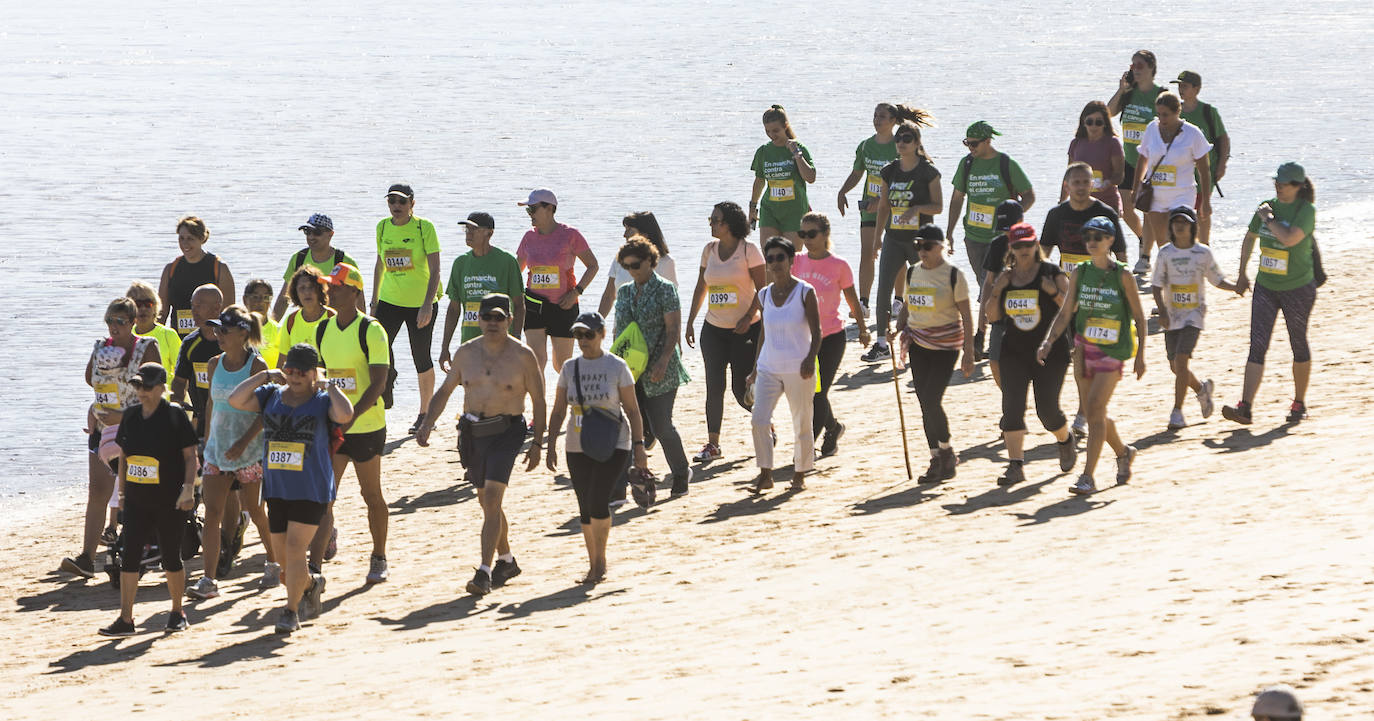 Fotos: Multitudinaria Marcha de las Cinco Playas en Santander